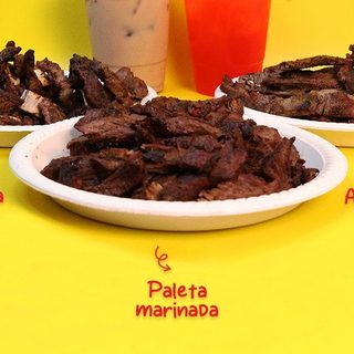 Platos de costilla, arrachera y paleta marinada