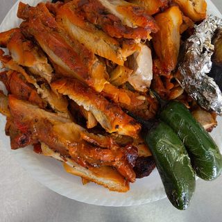 Pollo deshuesado con chiles toreados