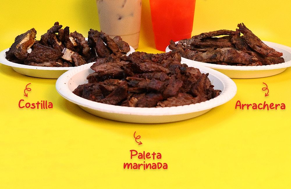 Costilla, arrachera y paleta marinada con aguas frescas